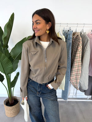 Anqi vest – kort vest met rits en comfortabele pasvorm, vooraanzicht