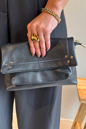 Sophia tas – elegante zwarte tas met glimmende gouden details, vooraanzicht