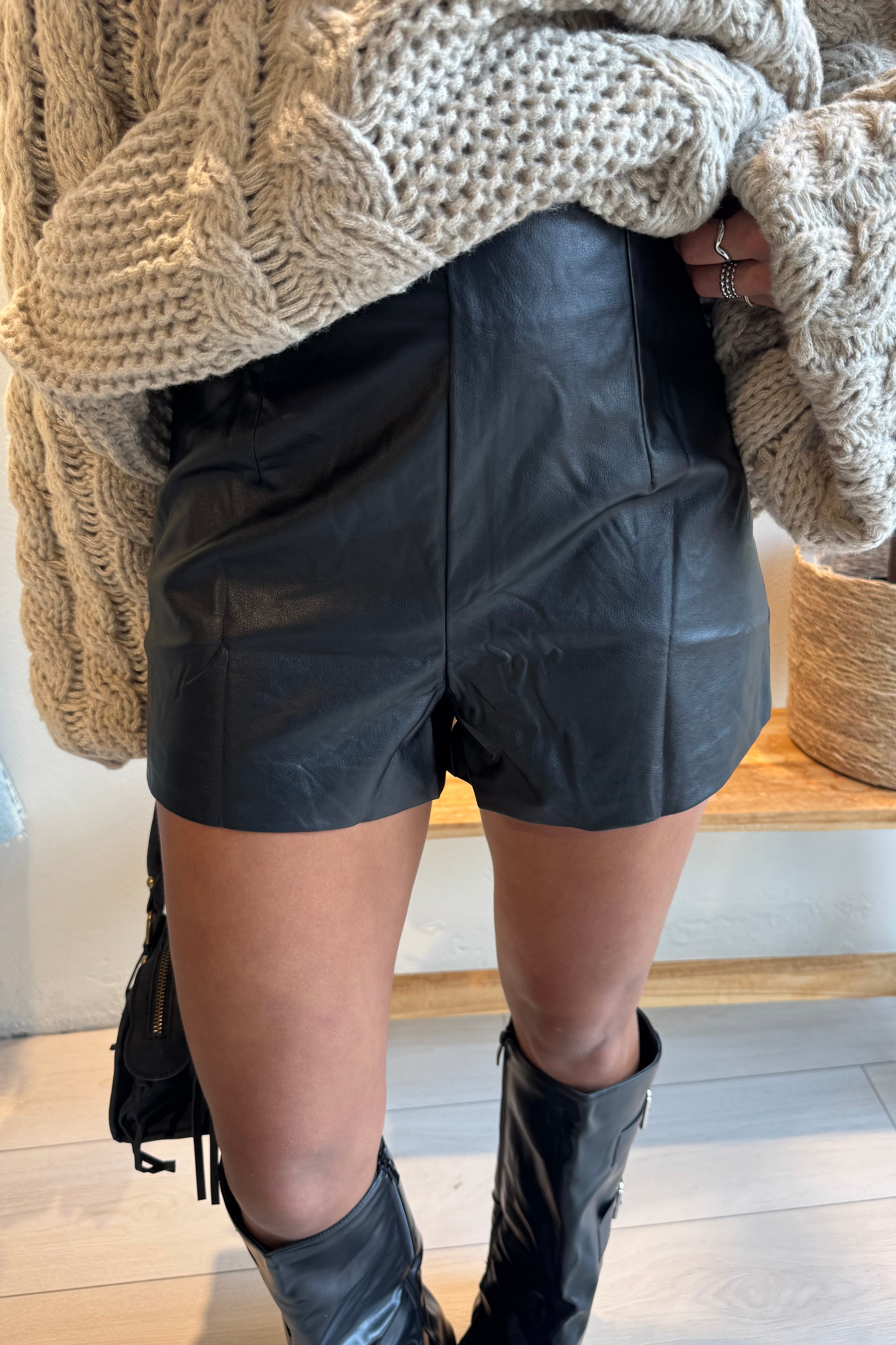 Lola kurz schwarz