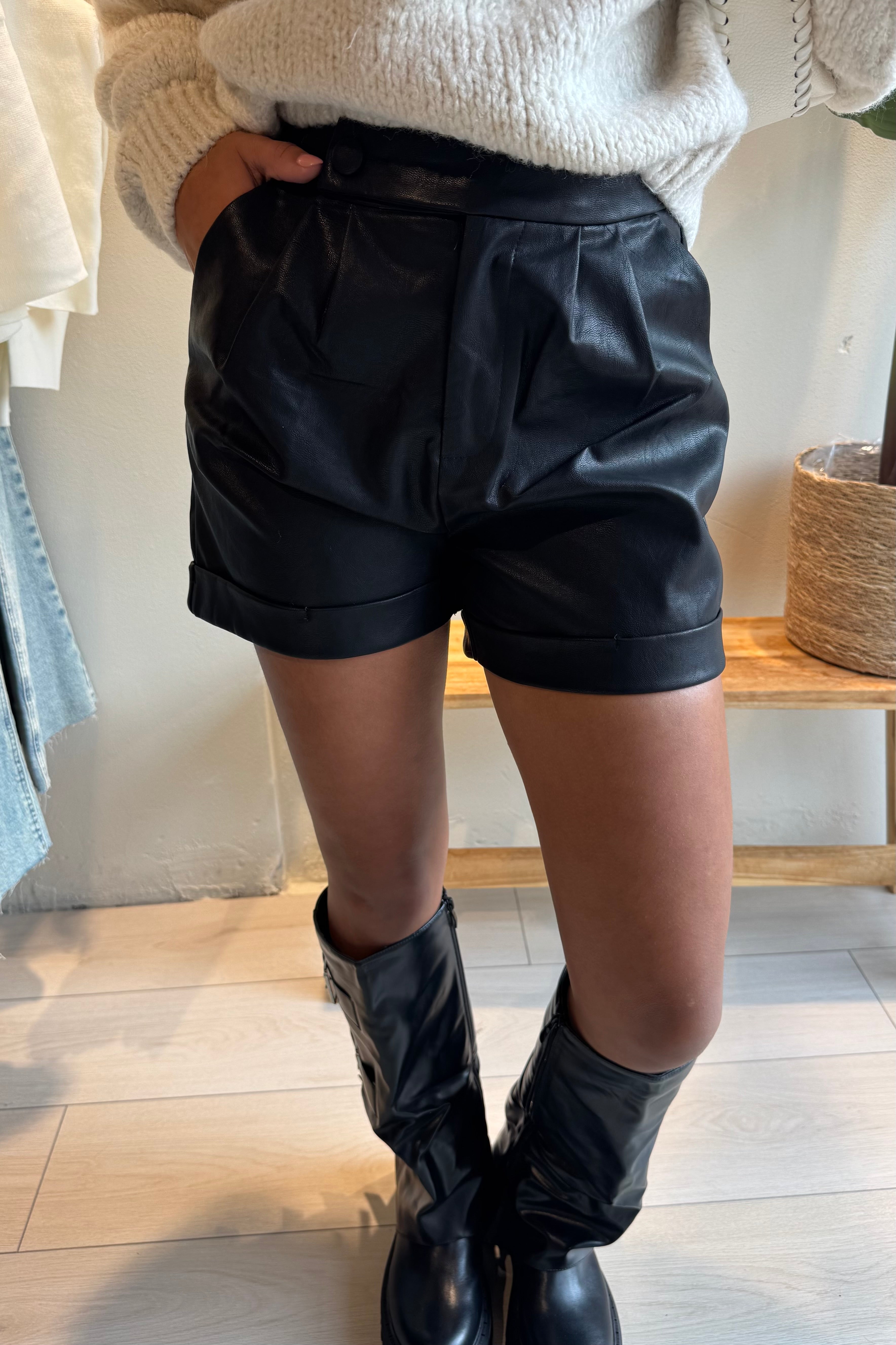 Esra kurz schwarz