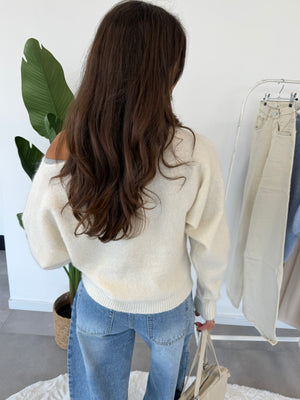 Elvya trui – witte one-shoulder dames trui, achteraanzicht