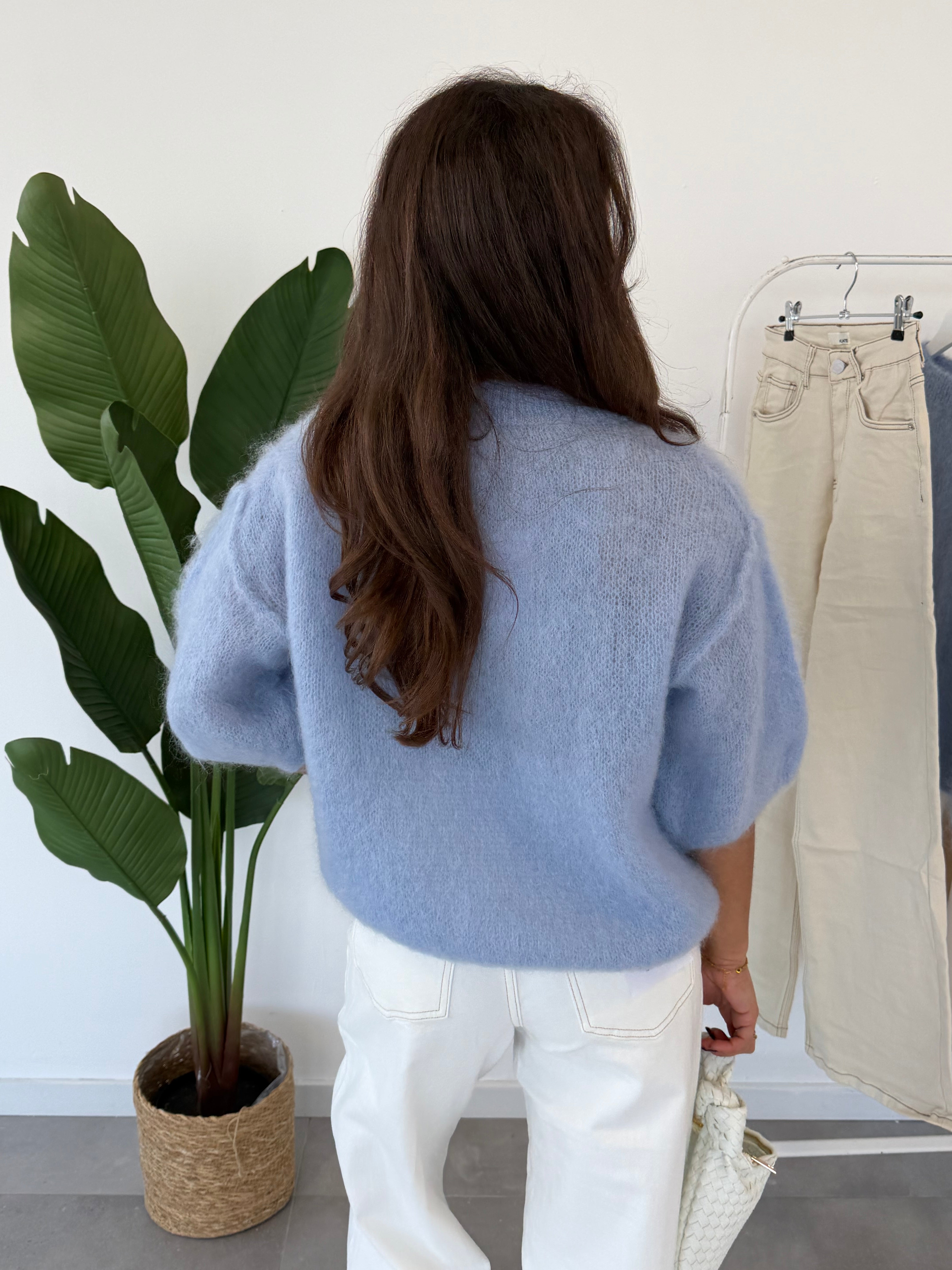 Rosie top – blauwe top met middellange mouwen van zachte, comfortabele stof, achteraanzicht