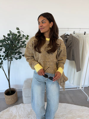 Cirella trui – gelebruine trui, vooraanzicht